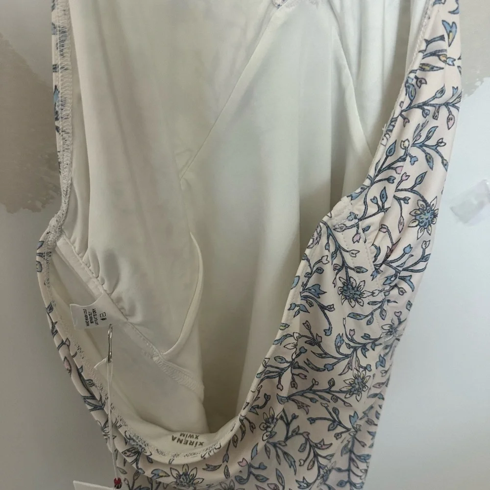 XiRENA Floral Patterned Garment